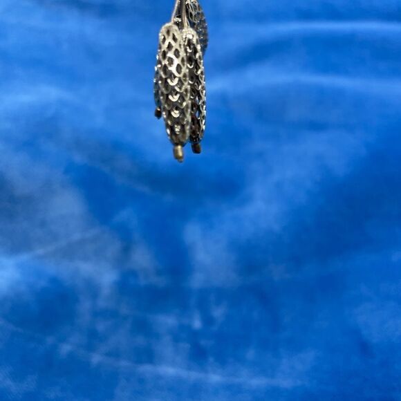 Unique lightweight necklace - Picture 3 of 3